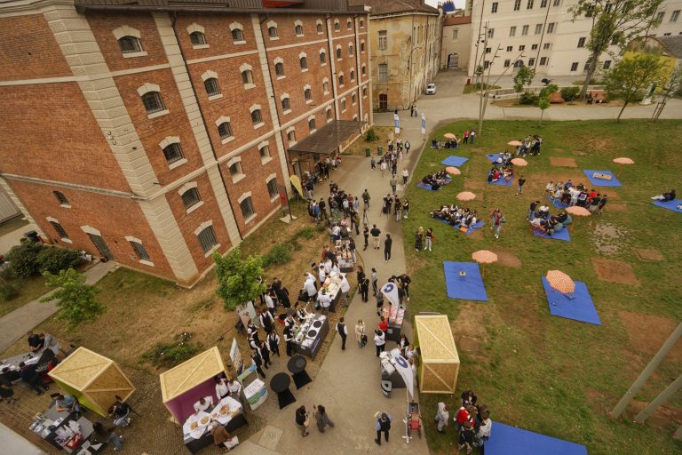 „Naukovanje koje povezuje“ u Rijeci: prezentacija zanimanja približila struku preko 500 učenika osnovnih škola